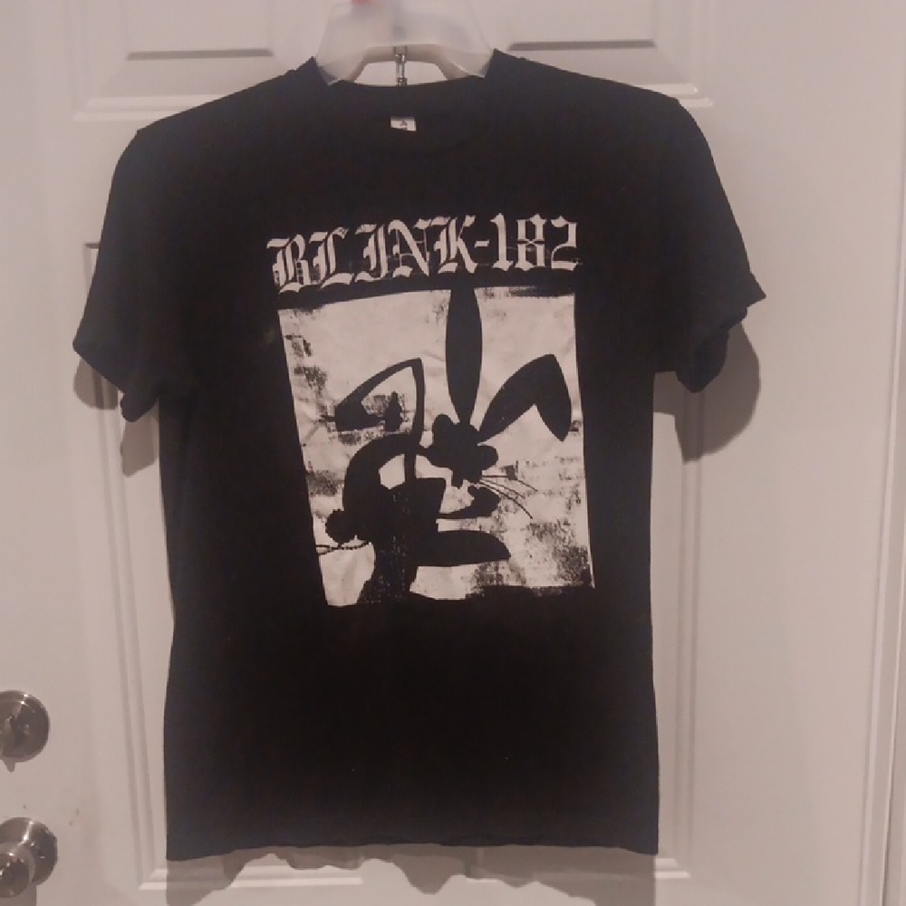 Black Graphic Tee - Women's Short Sleeve